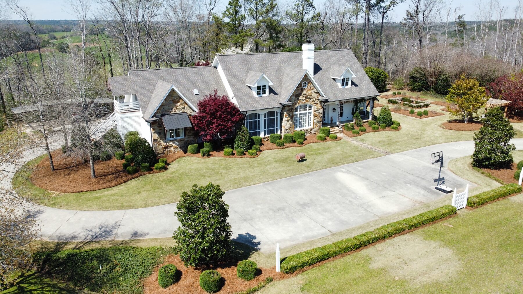 Estate pine straw install and plant pruning